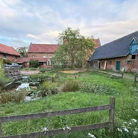 Le Meulen Veld Dans Un Corps De Ferme Historique *
